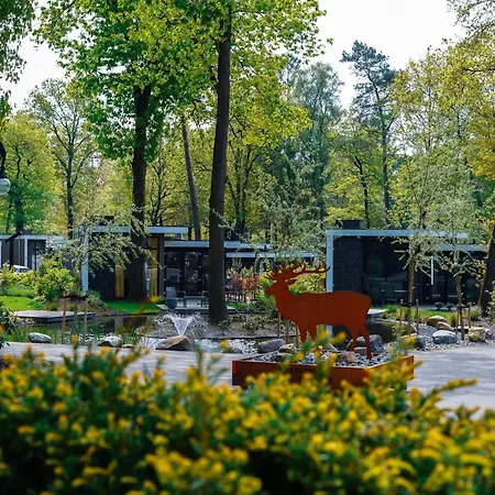度假居 Modern With Ac, Located At A Playground *